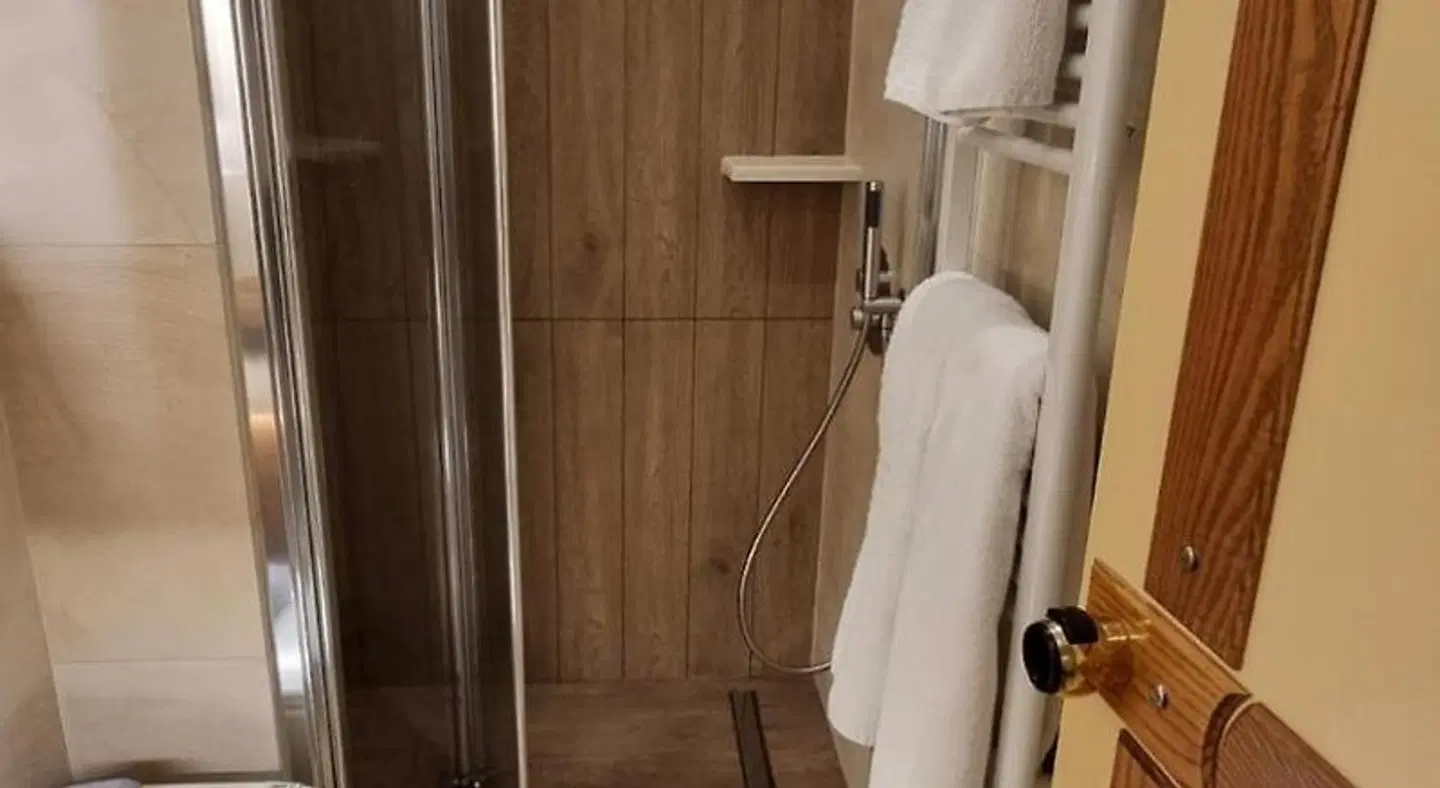 Pitho BATHROOM