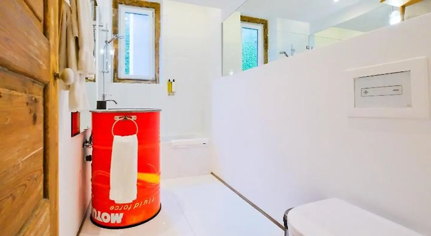 Chiado Arty Flats BATHROOM