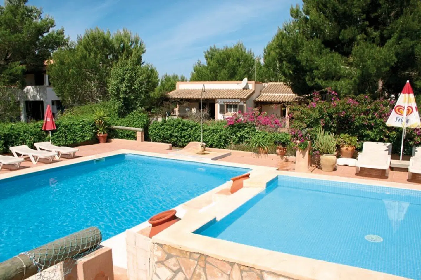 Allida OUTDOOR_POOL