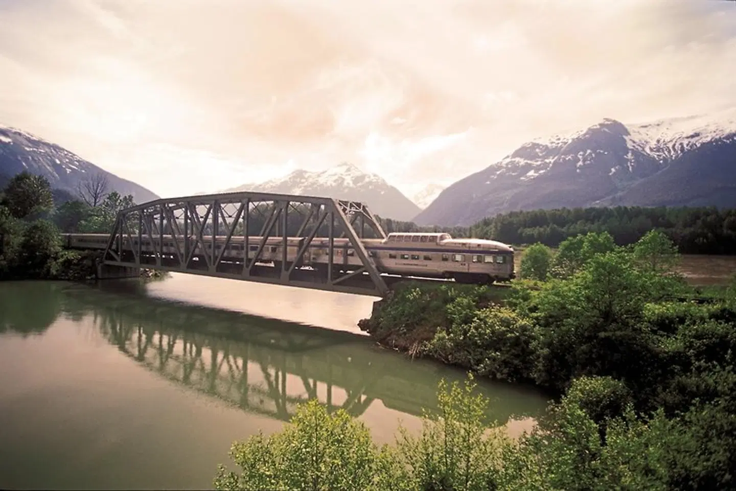 VIA Rail - The Canadian (Vancouver-Toronto) EXTERIOR