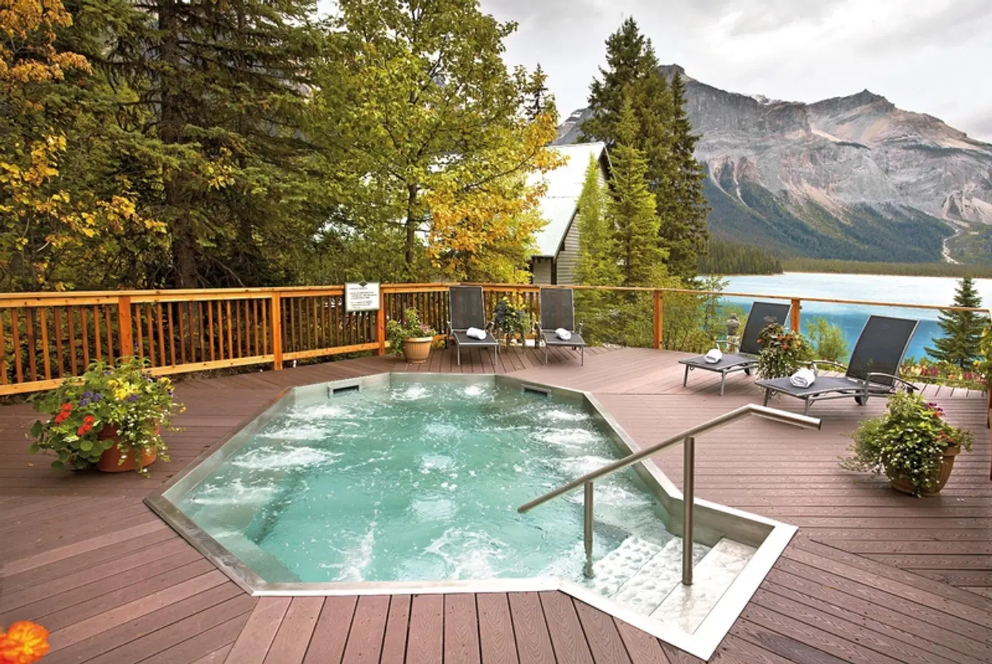 Emerald Lake Lodge OUTDOOR_POOL
