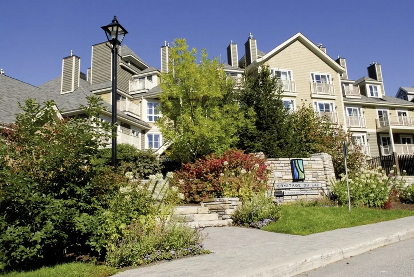 Les Suites Tremblant - Ermitage Du Lac EXTERIOR