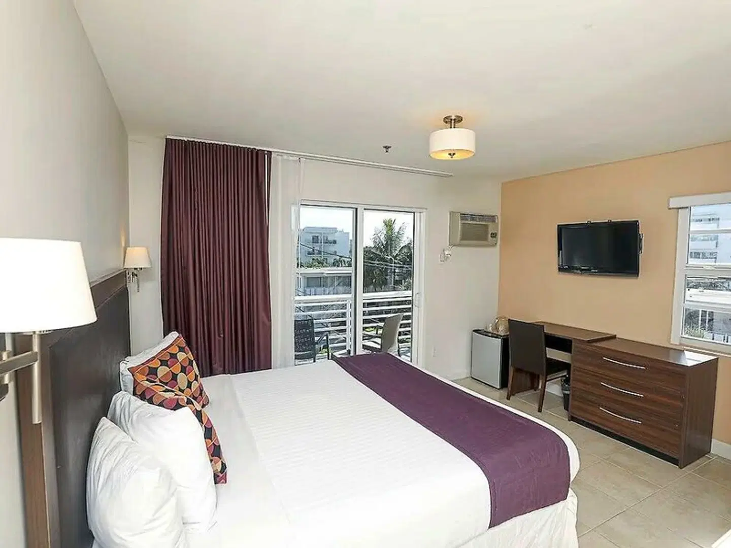 Collins ROOM_EXAMPLE