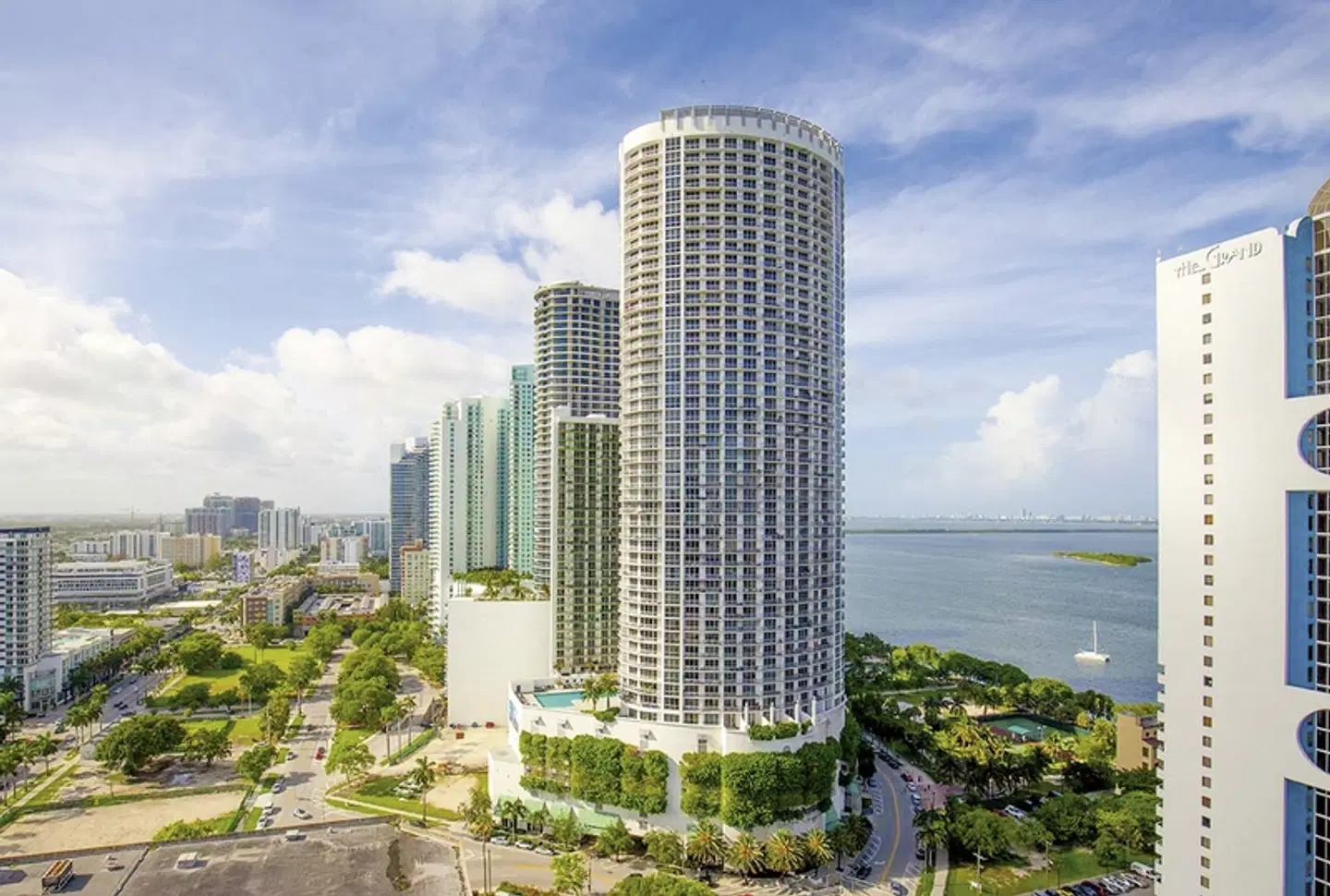 Hilton Miami Downtown EXTERIOR