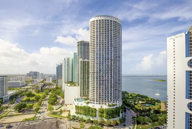Hilton Miami Downtown EXTERIOR