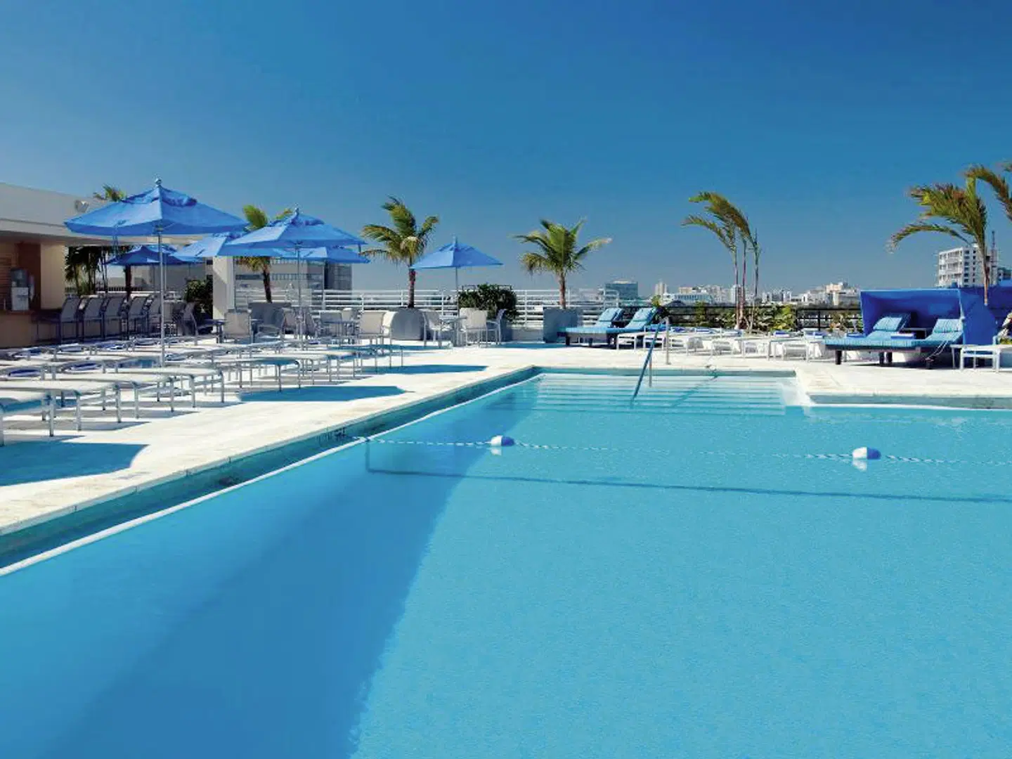 Hilton Miami Downtown OUTDOOR_POOL