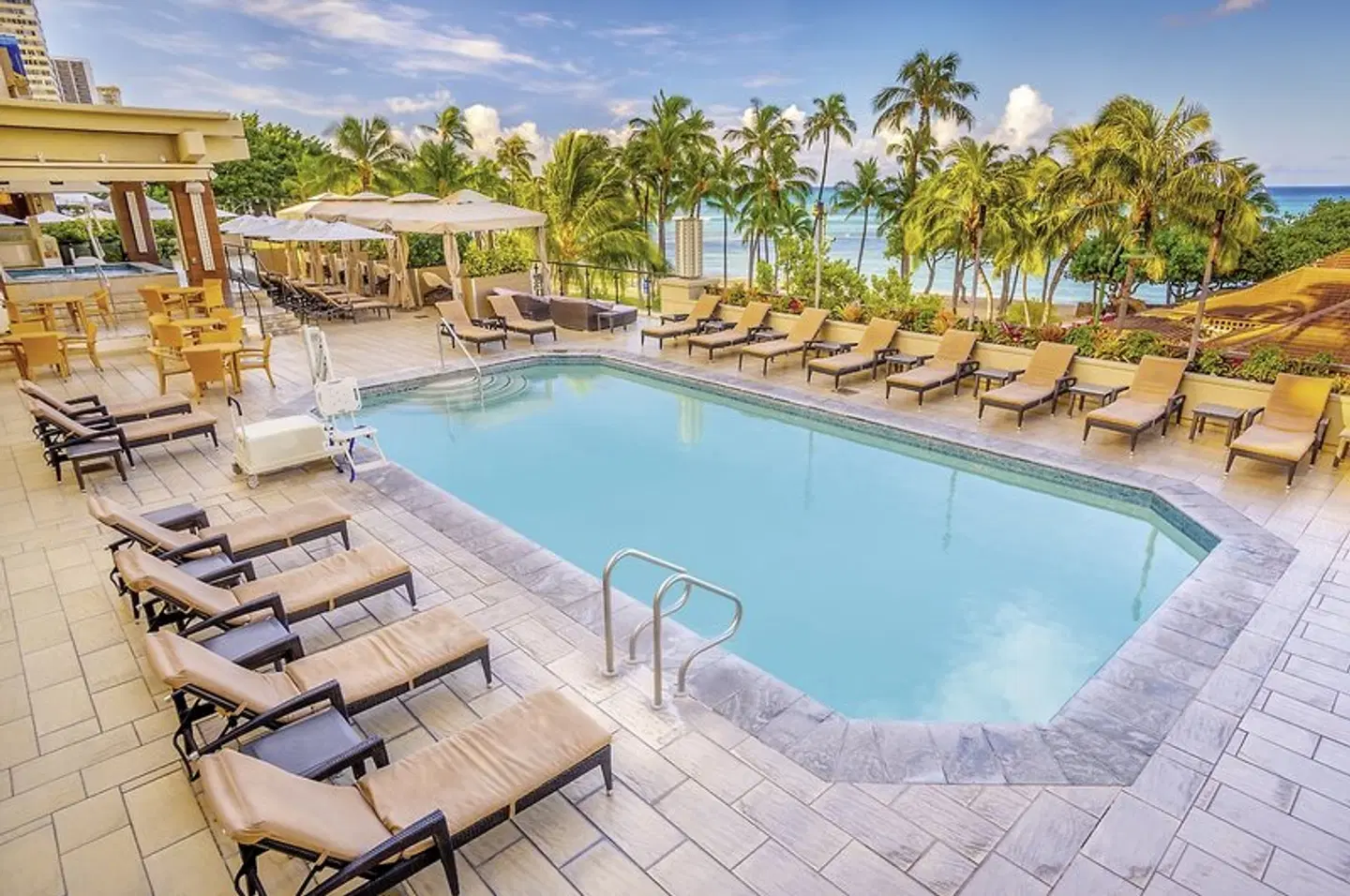 Hyatt Regency Waikiki Beach Resort & Spa OUTDOOR_POOL