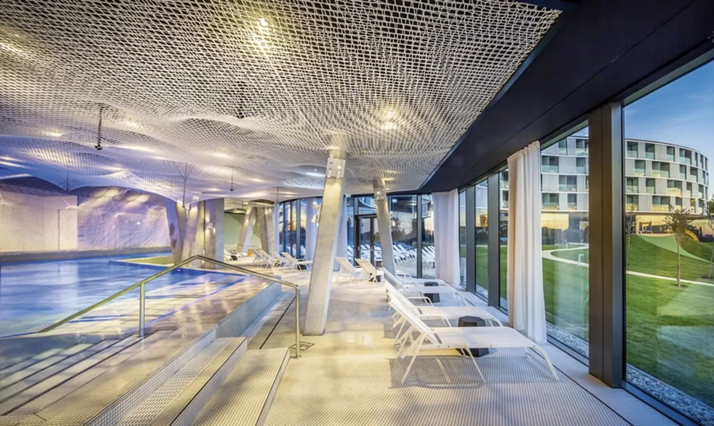 Family Hotel Amarin Hallenbad