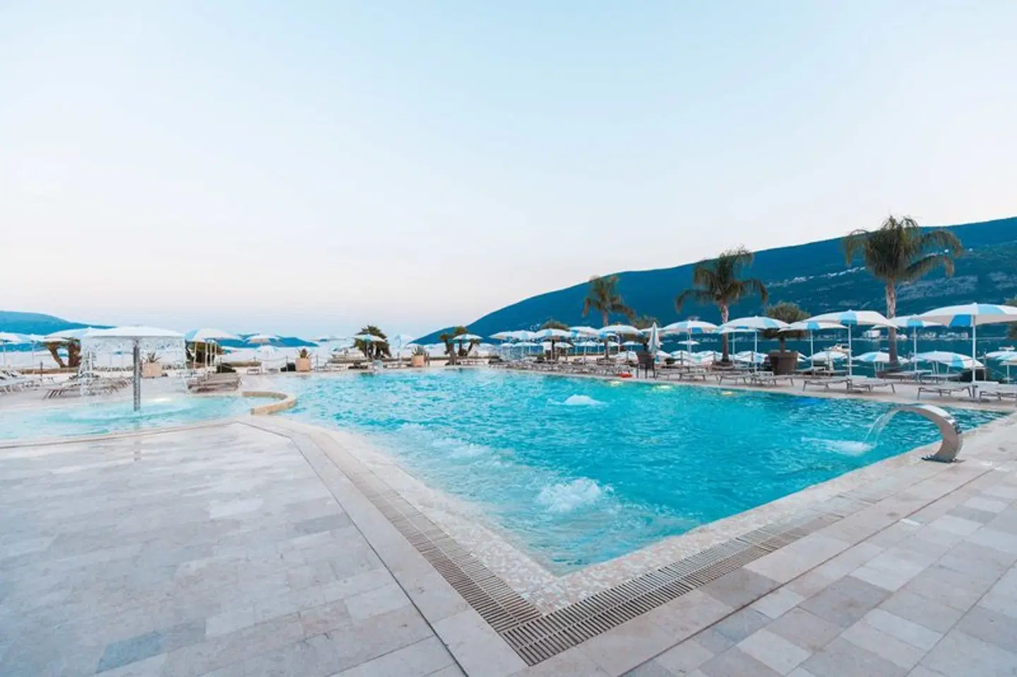 Palmon Bay OUTDOOR_POOL