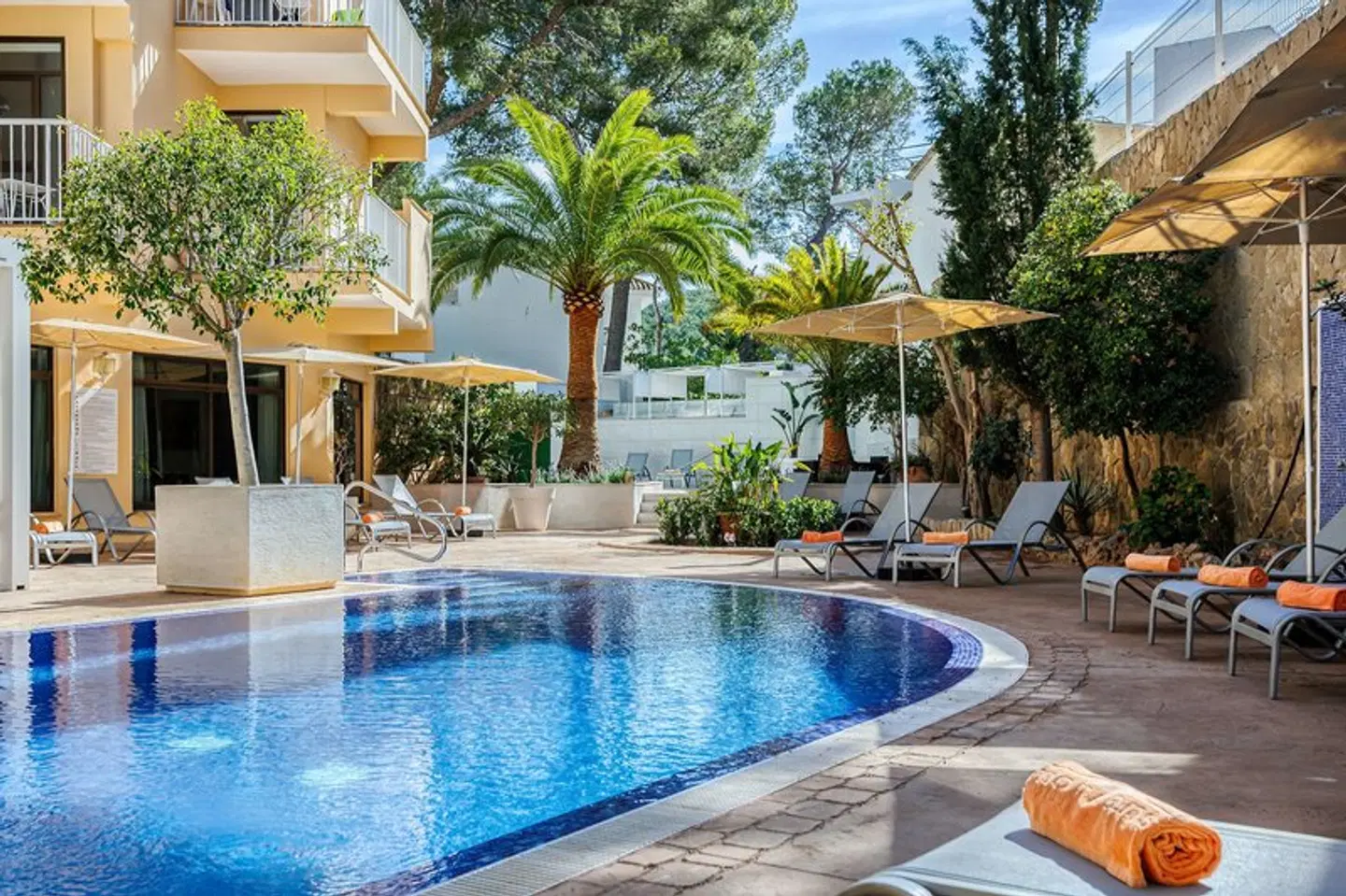 Morlans OUTDOOR_POOL