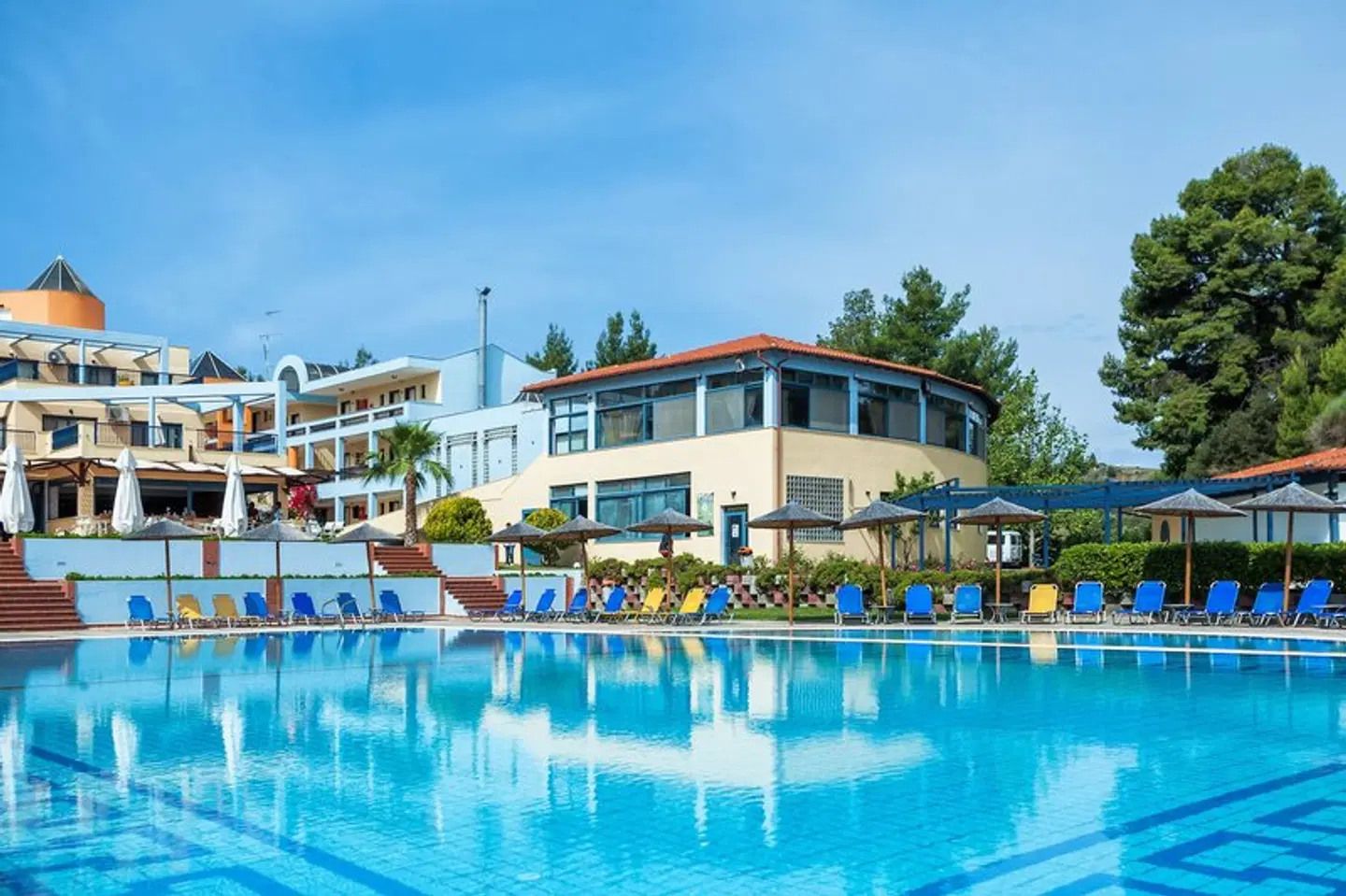 Atrium OUTDOOR_POOL