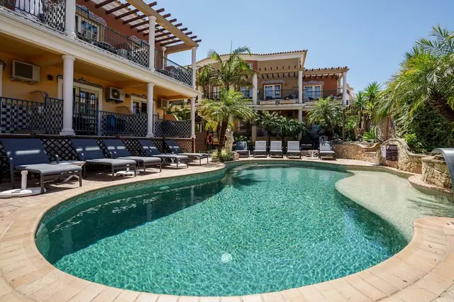 Charming Residence Dom Manuel OUTDOOR_POOL