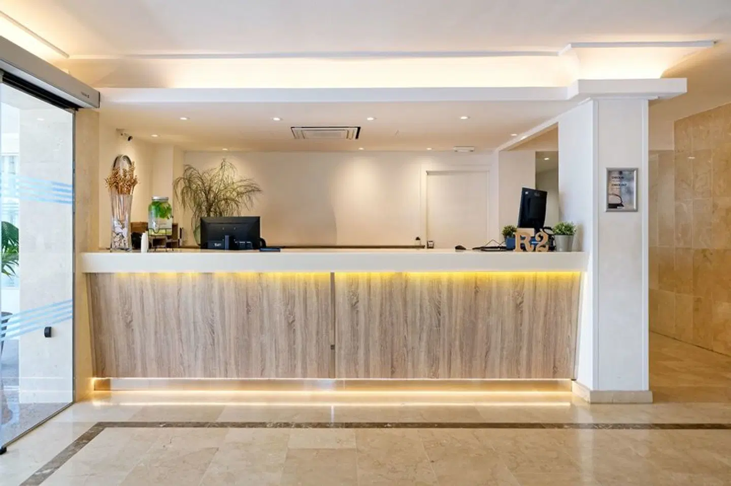 R2 Veronica Beach Hotel Bar