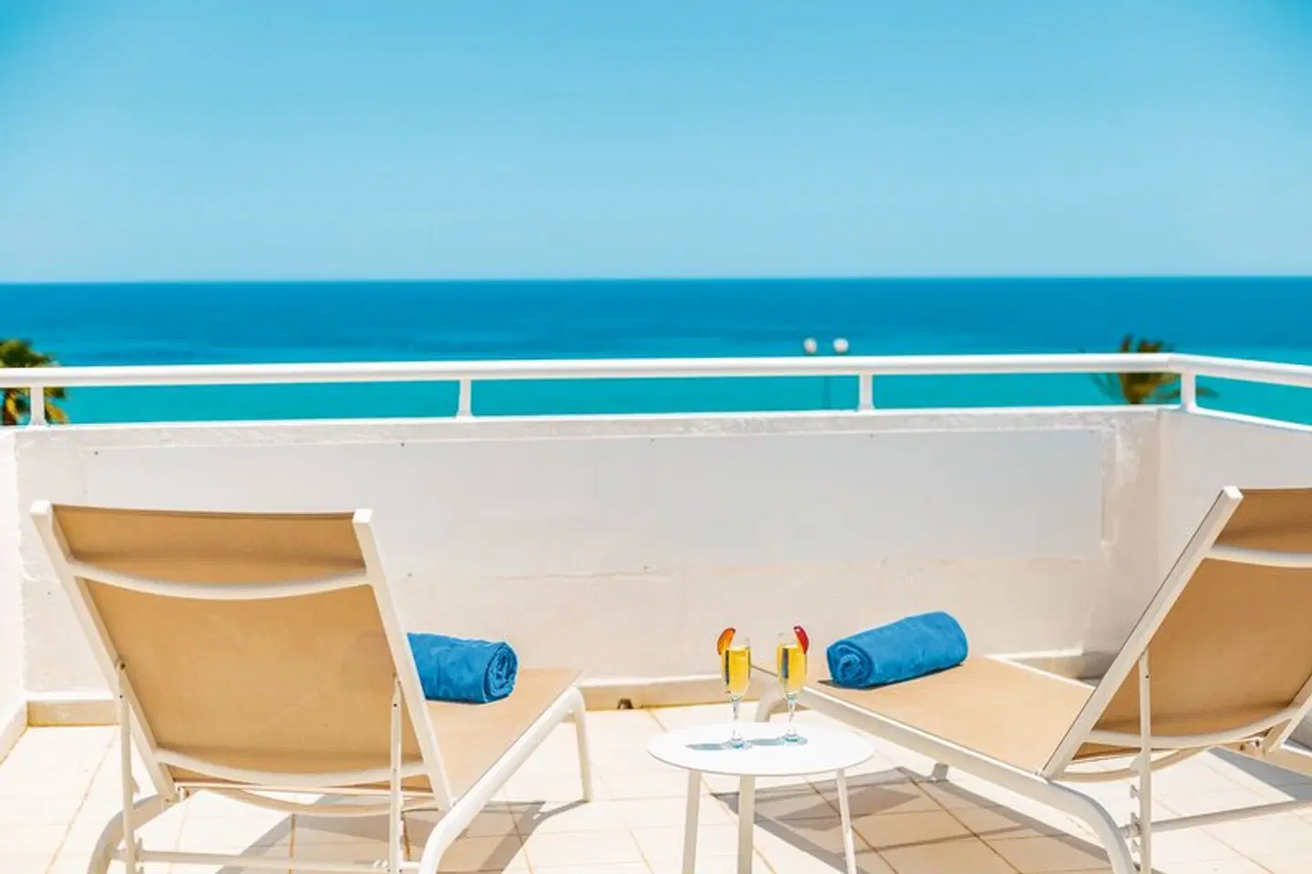 R2 Veronica Beach Hotel Terrasse