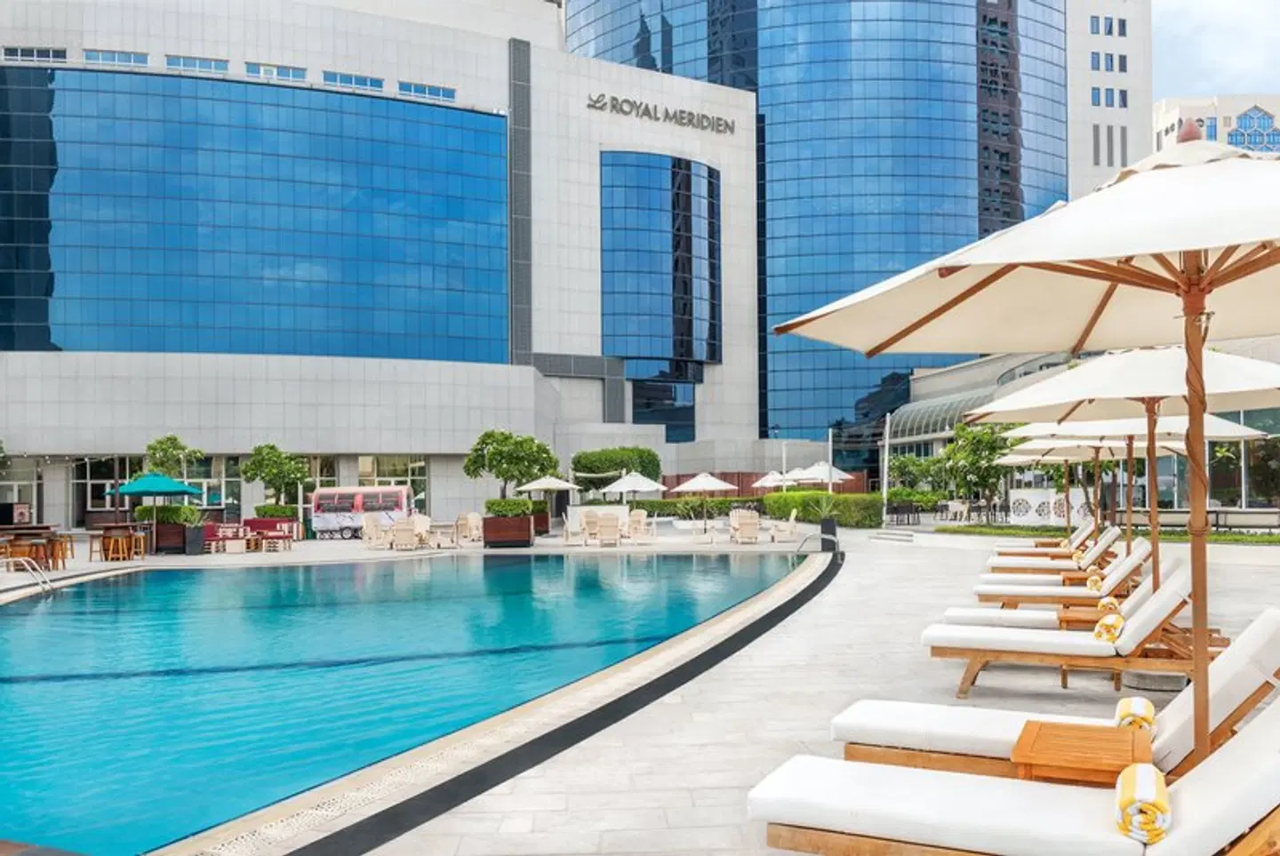Le Royal Meridien Abu Dhabi OUTDOOR_POOL