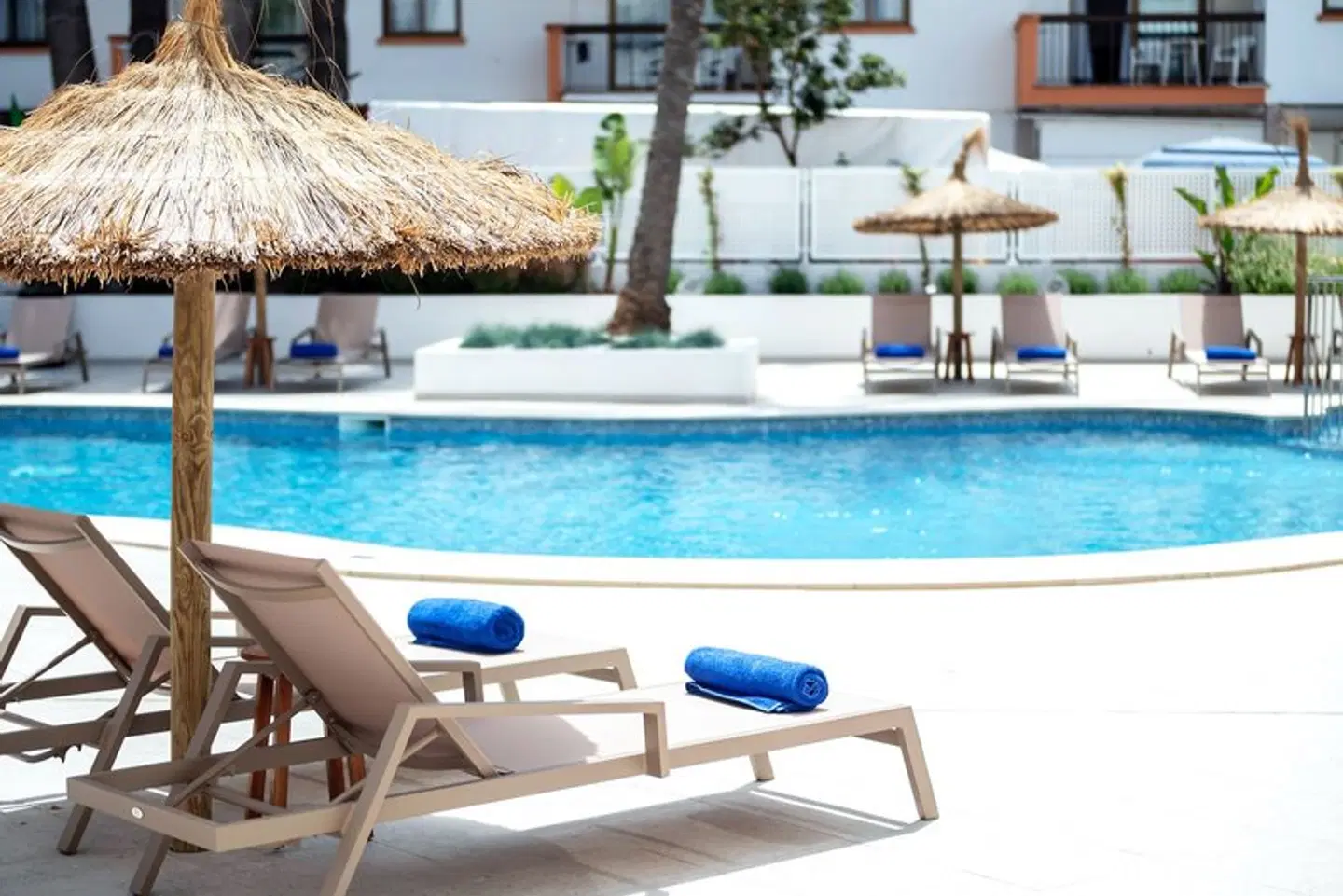 HSM Lago Park OUTDOOR_POOL