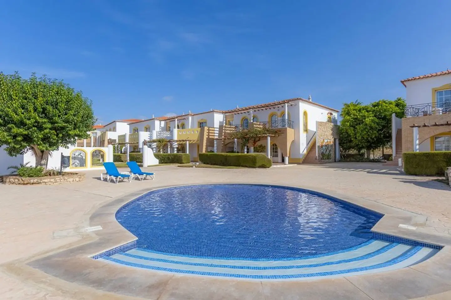 Luz Bay OUTDOOR_POOL