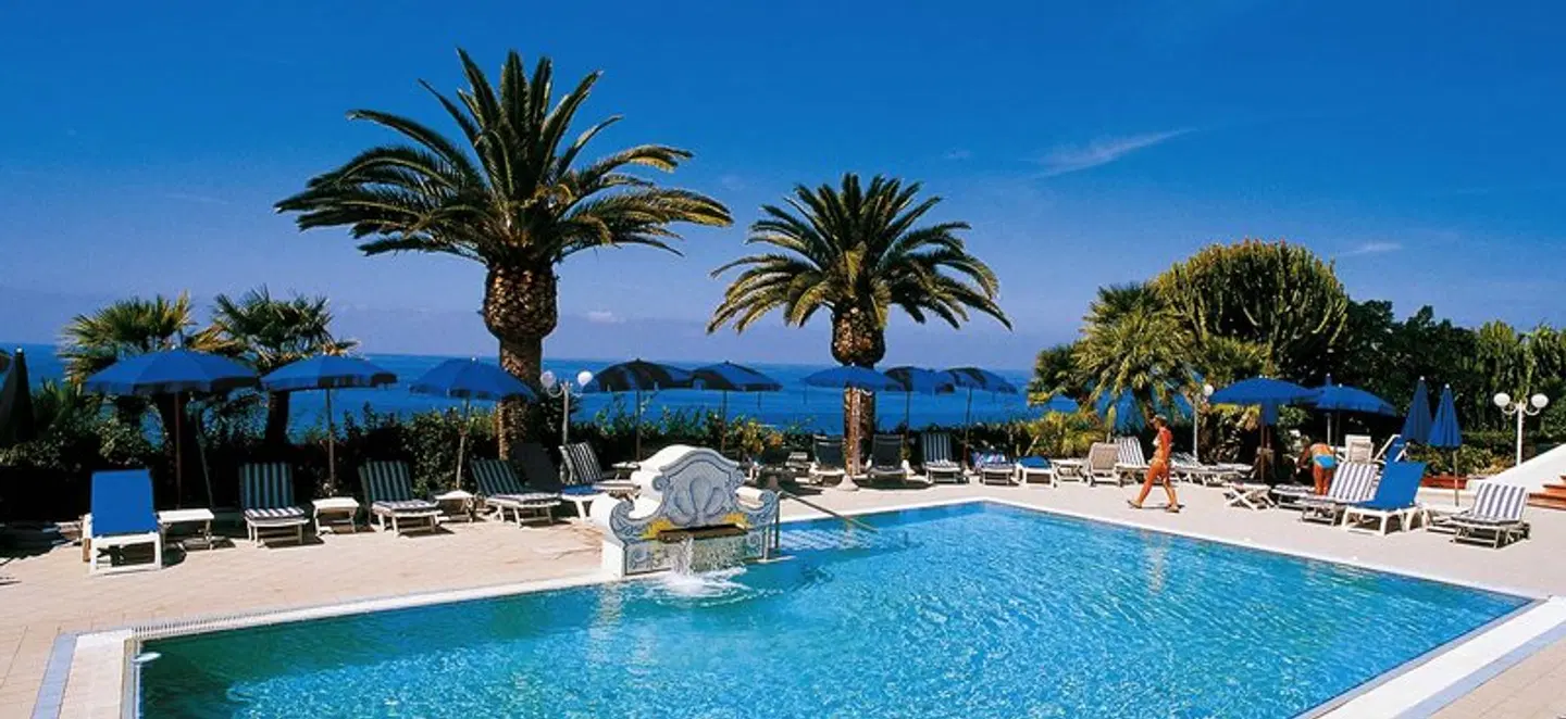 Capizzo OUTDOOR_POOL