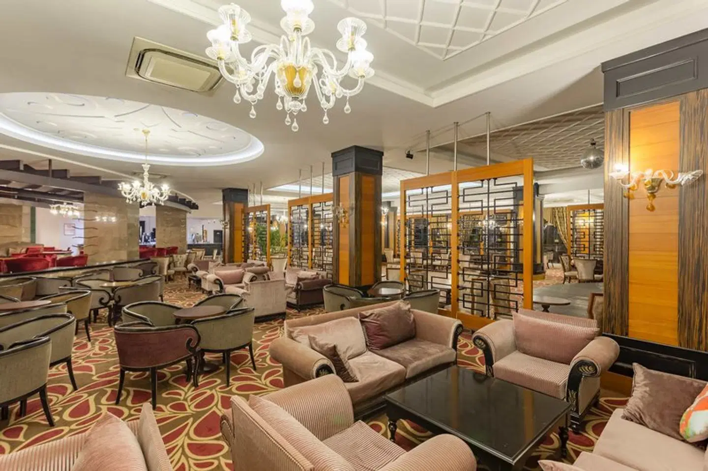 Side Crown Palace LOUNGE_LOBBY