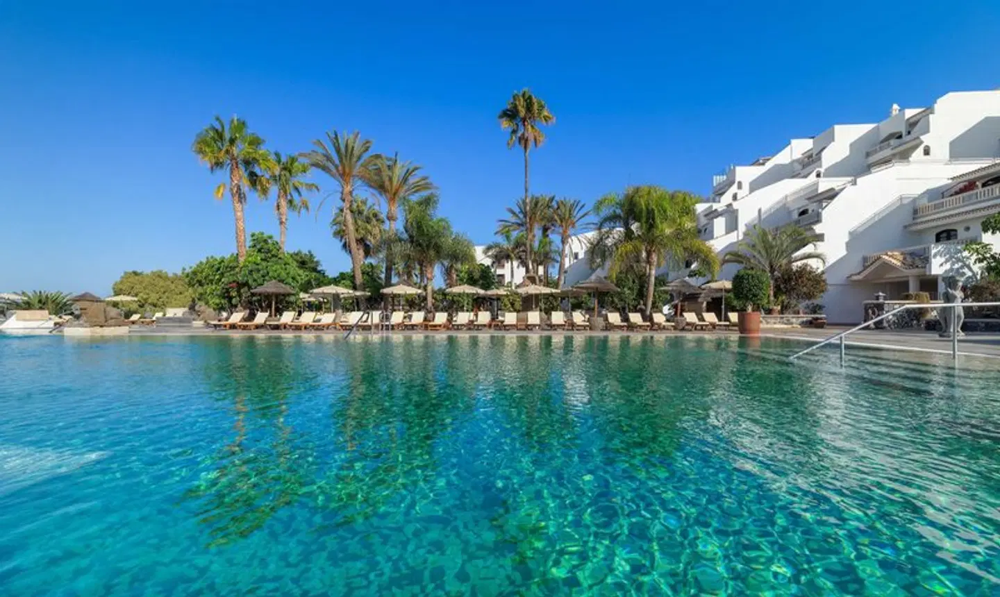 Regency Country Club, Apartments Suites OUTDOOR_POOL