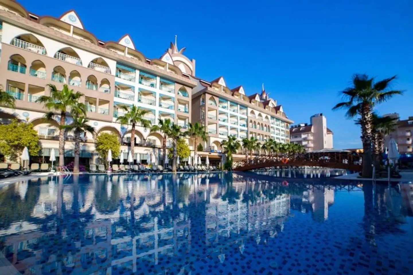 Side Crown Palace OUTDOOR_POOL