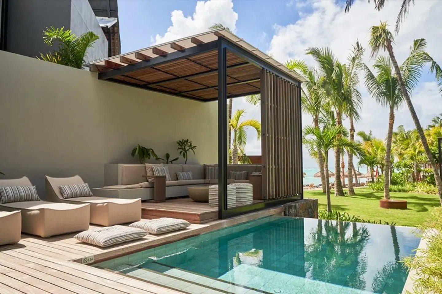 LUX* Grand Baie OUTDOOR_POOL